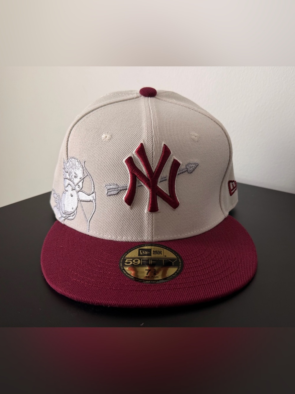 New Era Two-Tone New York Yankees Fitted Cap - Beige & Burgundy
